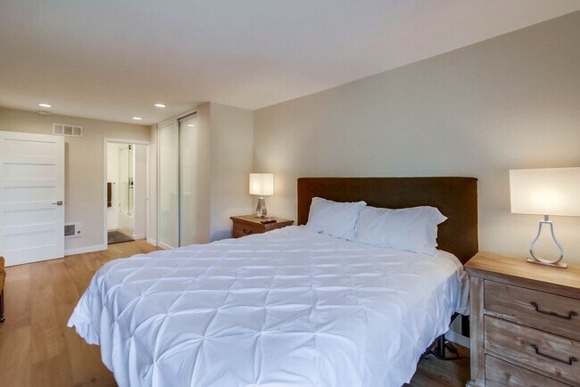 Building Photo - 450 S Sierra Ave