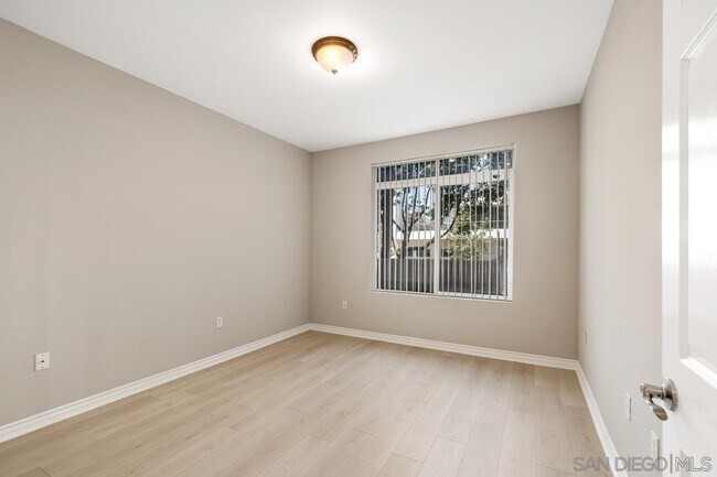 Building Photo - 9253 Regents Rd