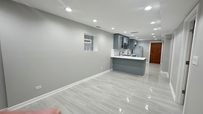 Building Photo - 5848 N Whipple St