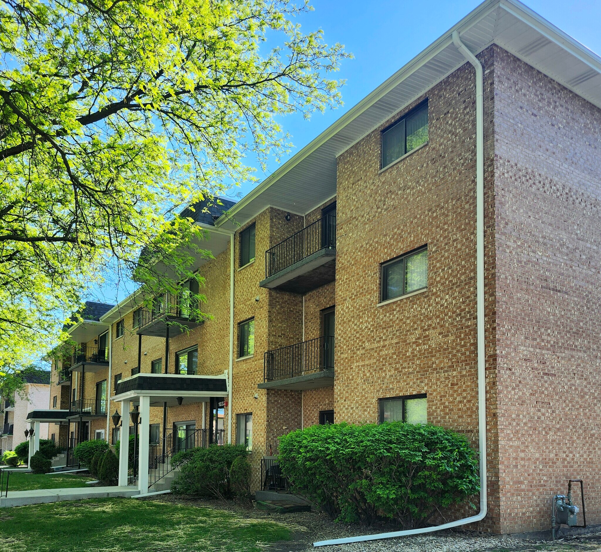 Building Photo - 10332 Parkside Ave
