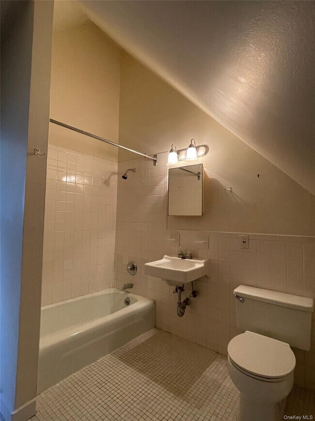 Building Photo - 579 Broadway