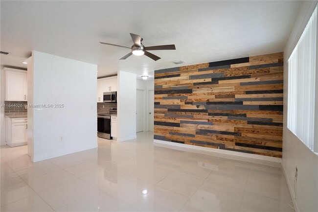 Building Photo - 9841 Dominican Dr