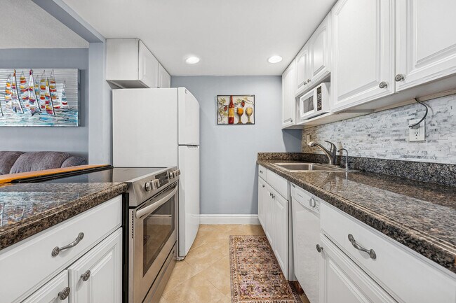 Building Photo - 2565 S Ocean Blvd