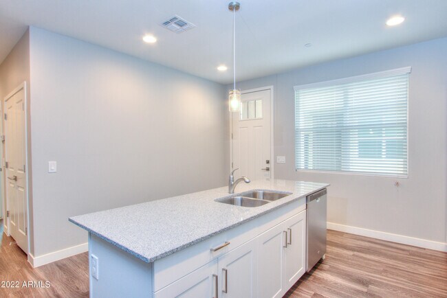 Building Photo - 2245 N Dayton St