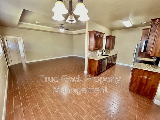 Building Photo - 1417 N Monte Vista St