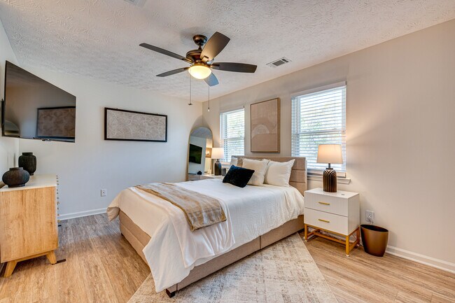 Building Photo - 2056 Sitser Ln