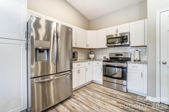 Building Photo - 5519 Waverly Lynn Ln