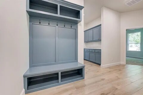 Building Photo - 3007 Pescara Dr