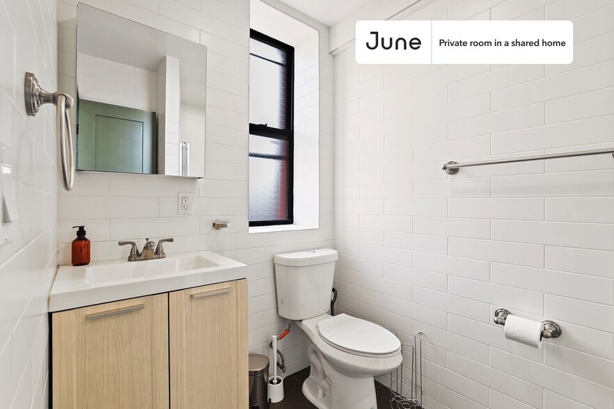 Building Photo - Private bedroom in 2 bed/1 bath Home