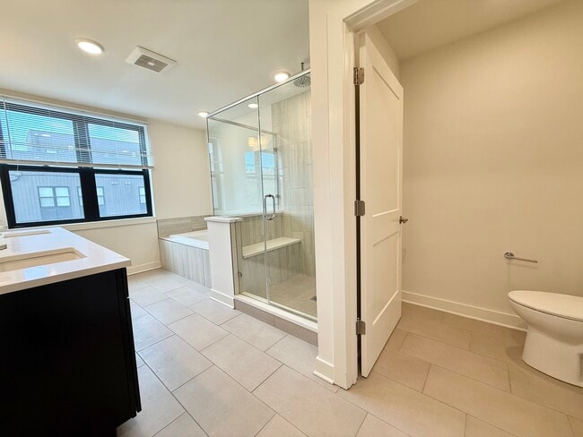 Building Photo - 4589 Riverside Way