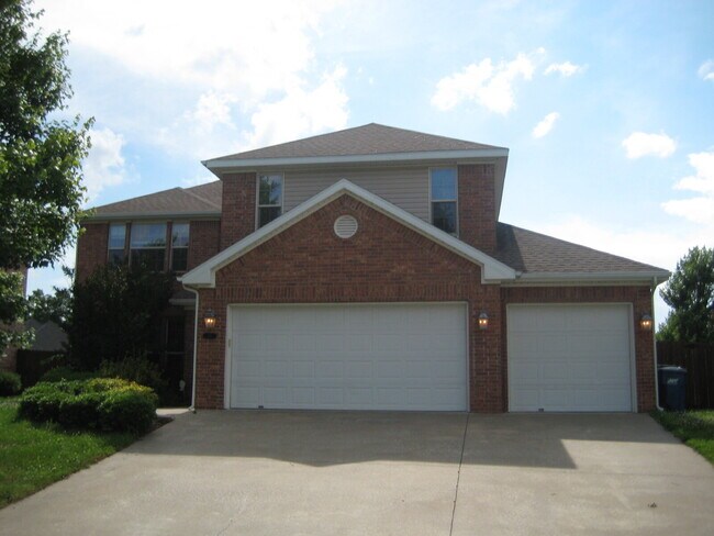 Primary Photo - 15 Bluestem Ln