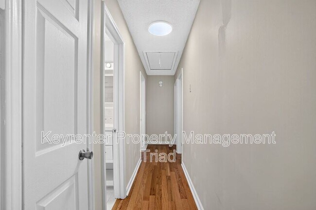 Building Photo - 5108 Lakeshore Ct