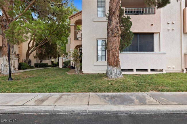 Building Photo - 4861 S Torrey Pines Dr