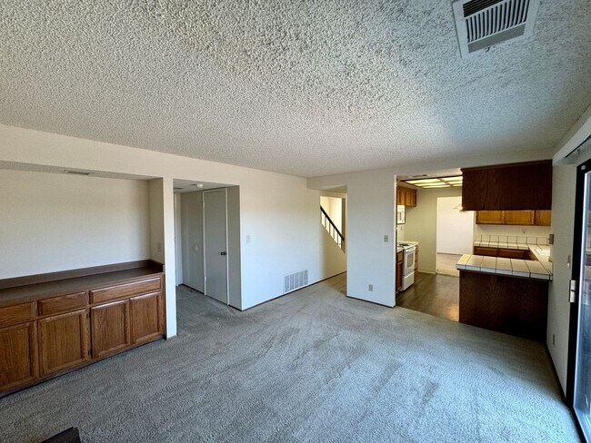 Building Photo - Spacious Home Located in the Desired Diabl...