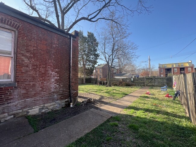 Building Photo - 932-934-934 Russell Blvd