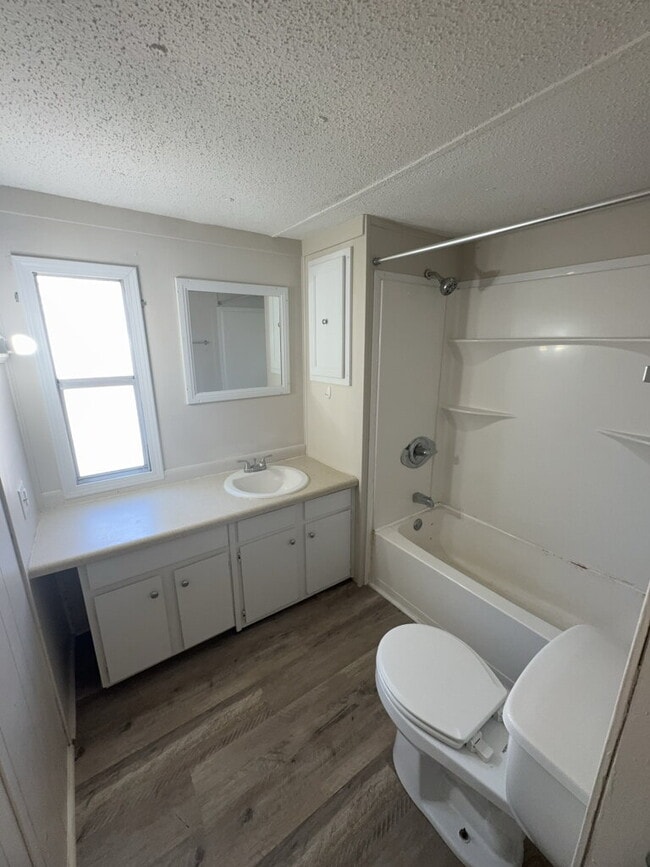 Building Photo - Cozy 2 Bedroom Mobile Home-141 Denise Drive