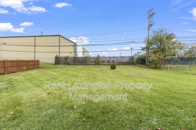 Building Photo - 2417 Mirahill Dr