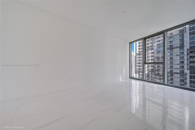 Building Photo - 300 Biscayne Blvd Way