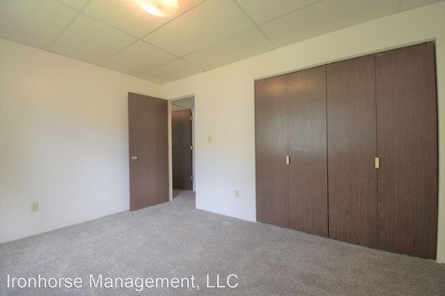 Building Photo - 805 W Villard St