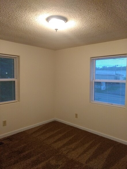 Building Photo - 2690 20th St NE