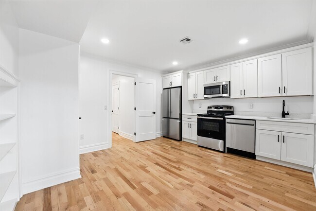 Building Photo - 52 Brinkerhoff St