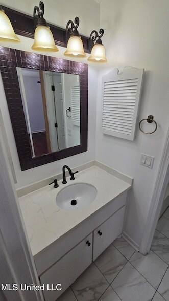 Building Photo - 933 Glastonbury Cir