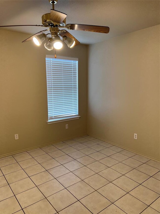 Building Photo - 1618 Cottonwood Ct