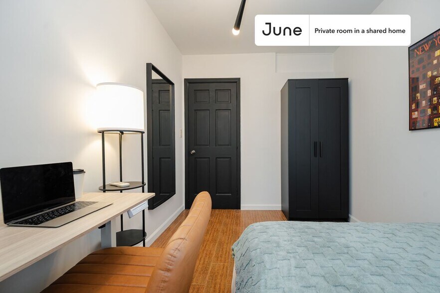 Building Photo - Room in Shared 3 bed/1 bath home in Chinatown