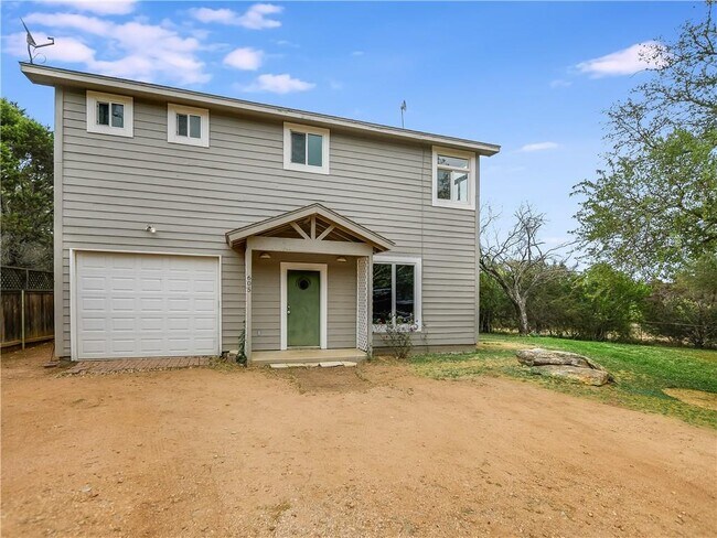 Building Photo - 605 Echo Dr