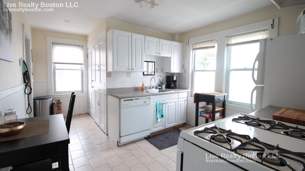 Building Photo - 30 Antwerp St