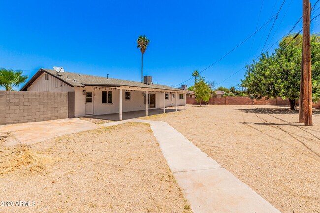 Building Photo - 1809 E Concorda Dr