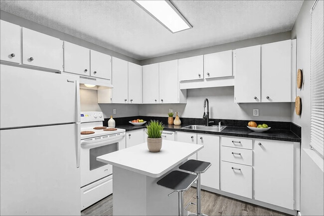 Building Photo - Lindbrook Apartments - Puyallup