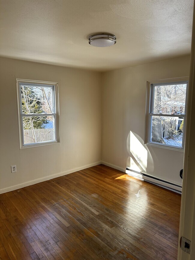 Building Photo - 48 Nelson Dr