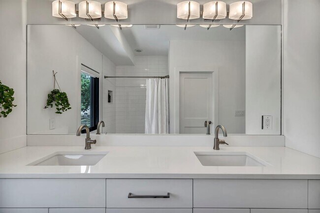 Building Photo - 613 Terrell Hill Dr