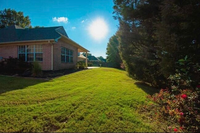 Building Photo - 126 Cottonwood Dr