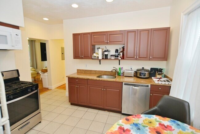 Building Photo - 11 Ballard St