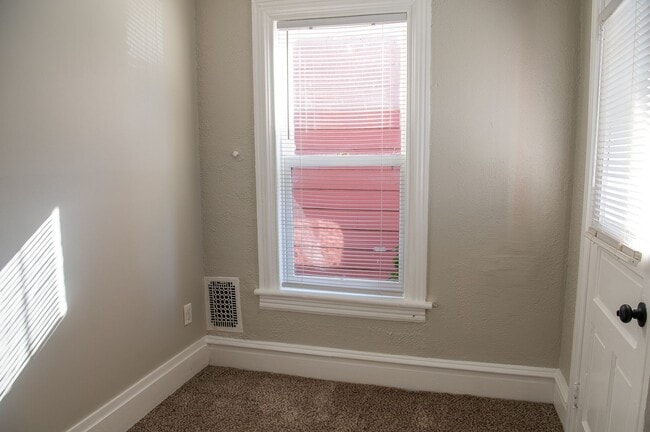 Building Photo - 307 Muench St