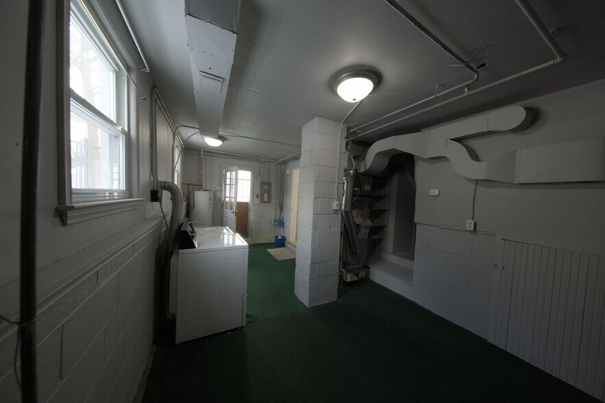 Building Photo - 9249 Whitall Ln