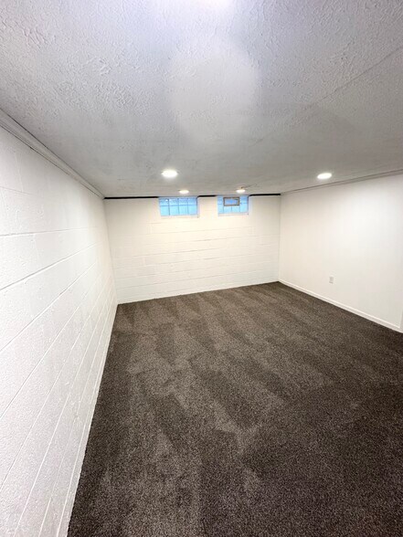 Building Photo - 35600 Bainbridge Rd
