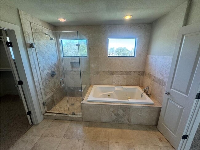 Building Photo - 1814 Maple Ave