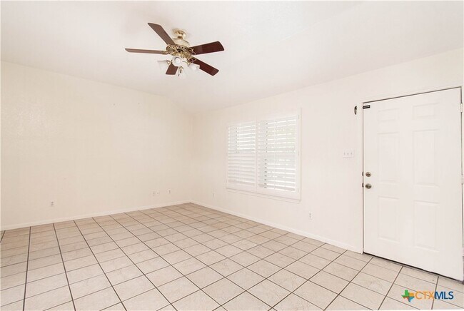 Building Photo - 11 Basswood Ct