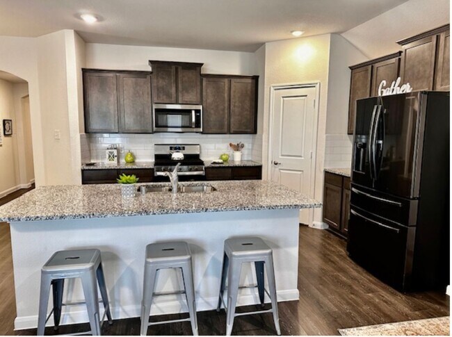 Building Photo - Like New 1 story 4 bedroom home just off D...
