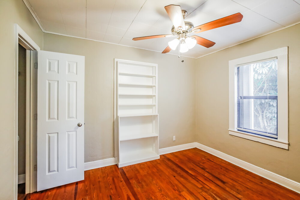 Building Photo - 926 13th Ave N