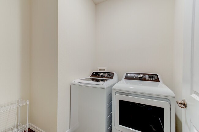 Building Photo - 339 Barebow Ln