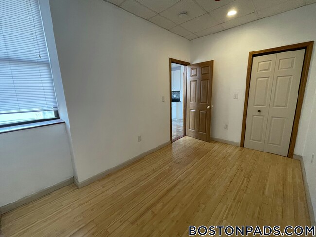 Building Photo - 72 Kneeland St
