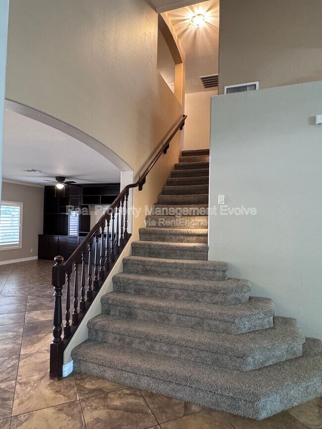 Building Photo - 10426 E Dolphin Ave