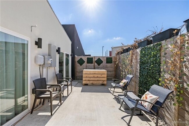 Building Photo - 2625 Warbler Ave
