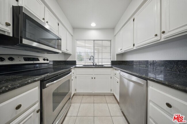 Building Photo - 5744 Oak Bend Ln