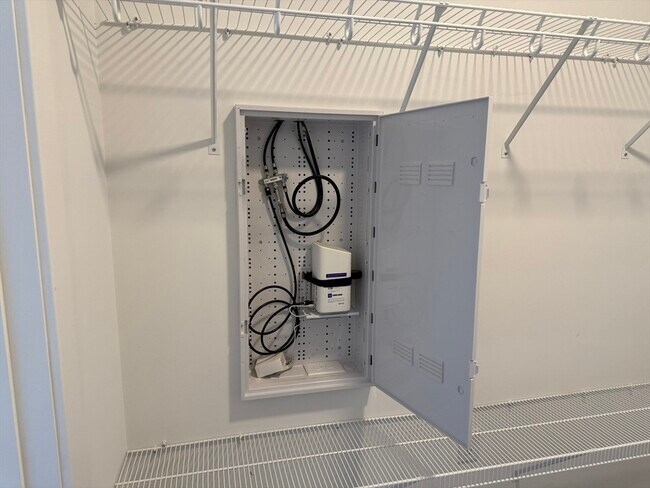 Building Photo - 251 Sladen St