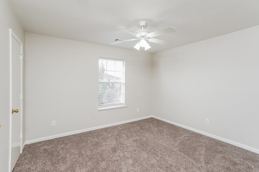 Building Photo - 7926 Suffield Glen Ln